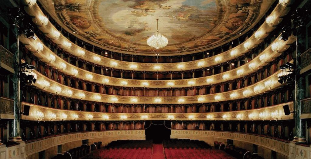 Fotografía: "Teatro Scala" - Servicios